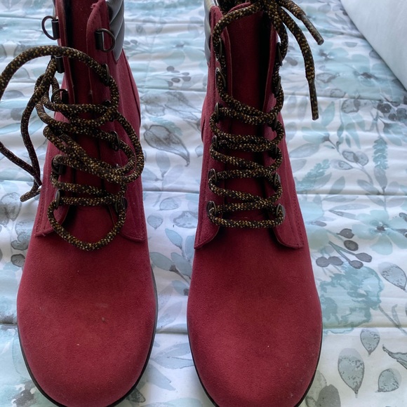 Heels - Picture 2 of 4